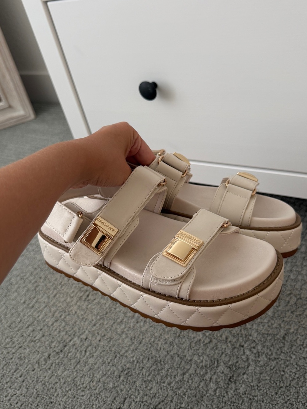 Steve Madden Cream Platform Sandals with Gold Hardware - Picture 5 of 6